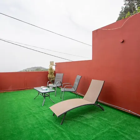 Mountain Sea Views & Pool 公寓 摩亚