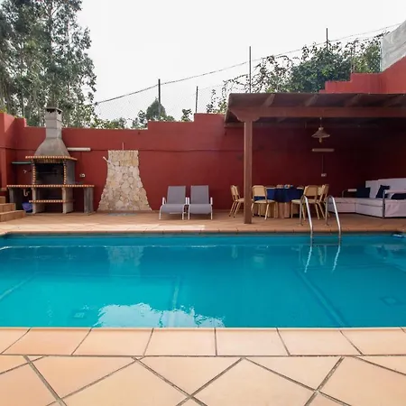 Mountain Sea Views & Pool 摩亚